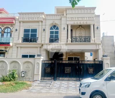 رائل آرچرڈ ملتان پبلک سکول روڈ,ملتان میں 4 کمروں کا 10 مرلہ مکان 3.25 کروڑ میں برائے فروخت۔