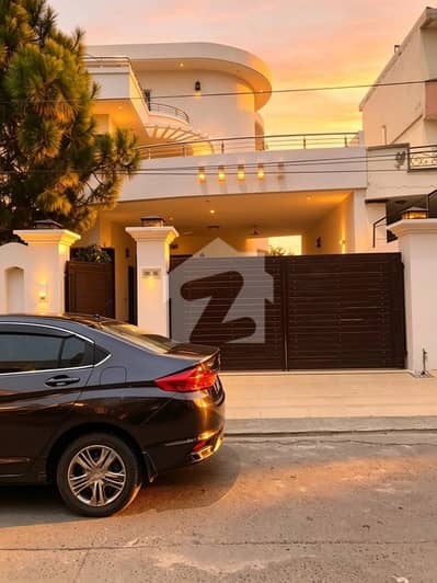 ایگریکس ٹاؤن لاہور میں 7 کمروں کا 1 کنال مکان 5.49 کروڑ میں برائے فروخت۔