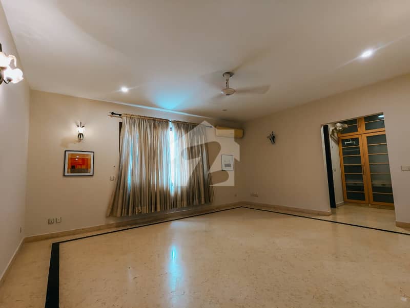 Bungalow For Sale 1600 Square Yards In DHA Phase 6 Bungalow For Sale 1600 Square Yards In DHA Phase 6