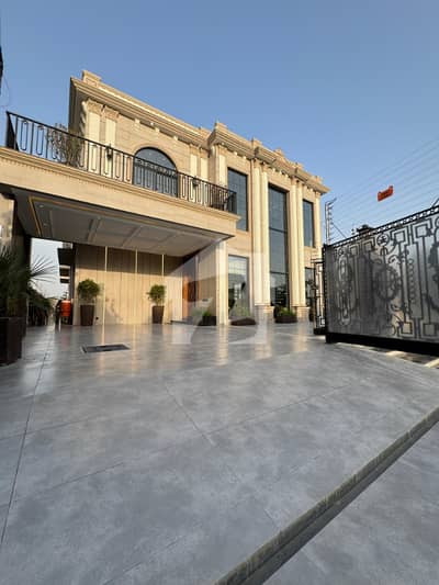 02 KANAL STYLISH & UNIQUE DESIGN HOUSE FOR SALE IN DHA PHASE 7