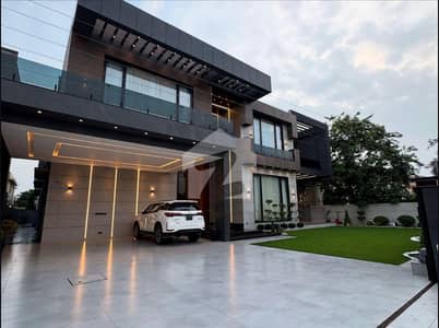 02 KANAL STYLISH & UNIQUE DESIGN HOUSE FOR SALE IN DHA PHASE 7