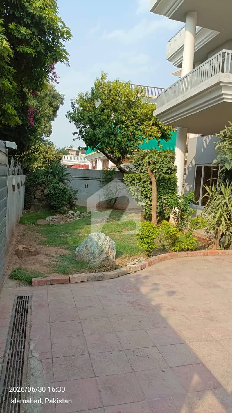 Beautiful House For Rent In F-10/2 Beautiful House For Rent In F-10/2