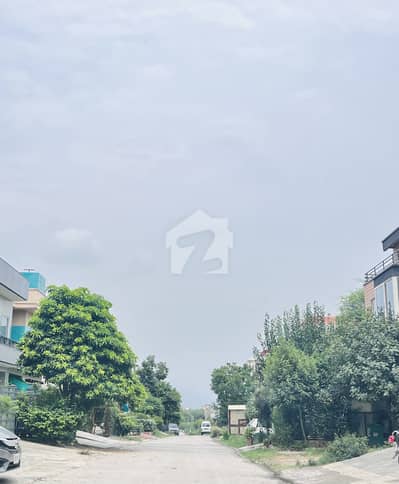 ڈی ۔ 12 اسلام آباد میں 5 مرلہ رہائشی پلاٹ 4.5 کروڑ میں برائے فروخت۔