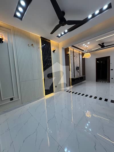 1 Kanal Brand New House Available For Rent