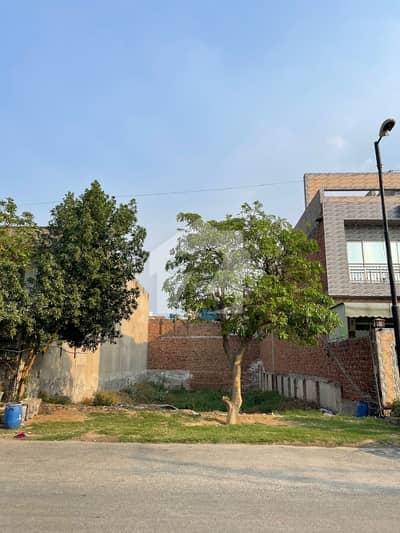 چک 208 روڈ فیصل آباد میں 12 مرلہ رہائشی پلاٹ 2.16 کروڑ میں برائے فروخت۔