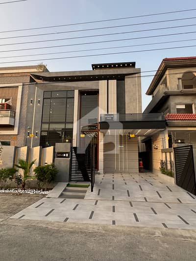 A Block 10 Marla Luxury House Available For Sale