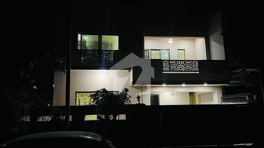 بحریہ ٹاؤن فیز 2 بحریہ ٹاؤن راولپنڈی,راولپنڈی میں 5 کمروں کا 10 مرلہ مکان 4.75 کروڑ میں برائے فروخت۔