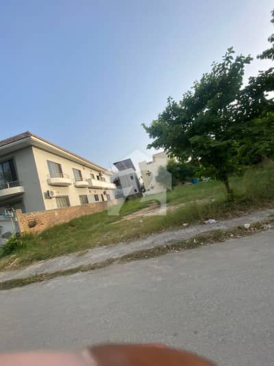 10 Marla Plot Available For Sale