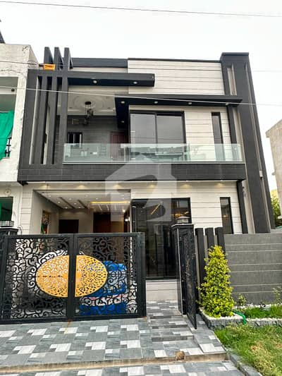 پارک ویو سٹی ۔ تولپ ایکسٹینشن بلاک پارک ویو سٹی,لاہور میں 4 کمروں کا 5 مرلہ مکان 2.1 کروڑ میں برائے فروخت۔