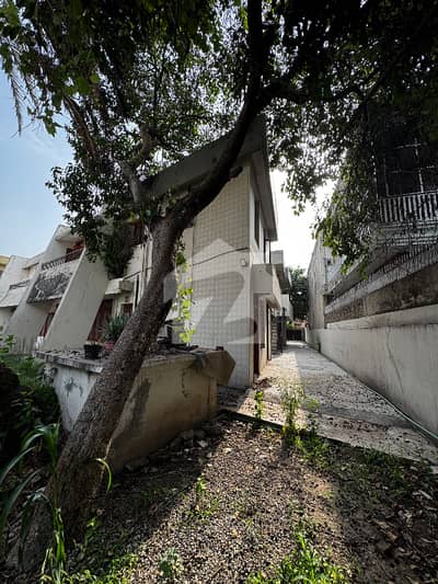 Commercial House Available For Rent in Satellite Town