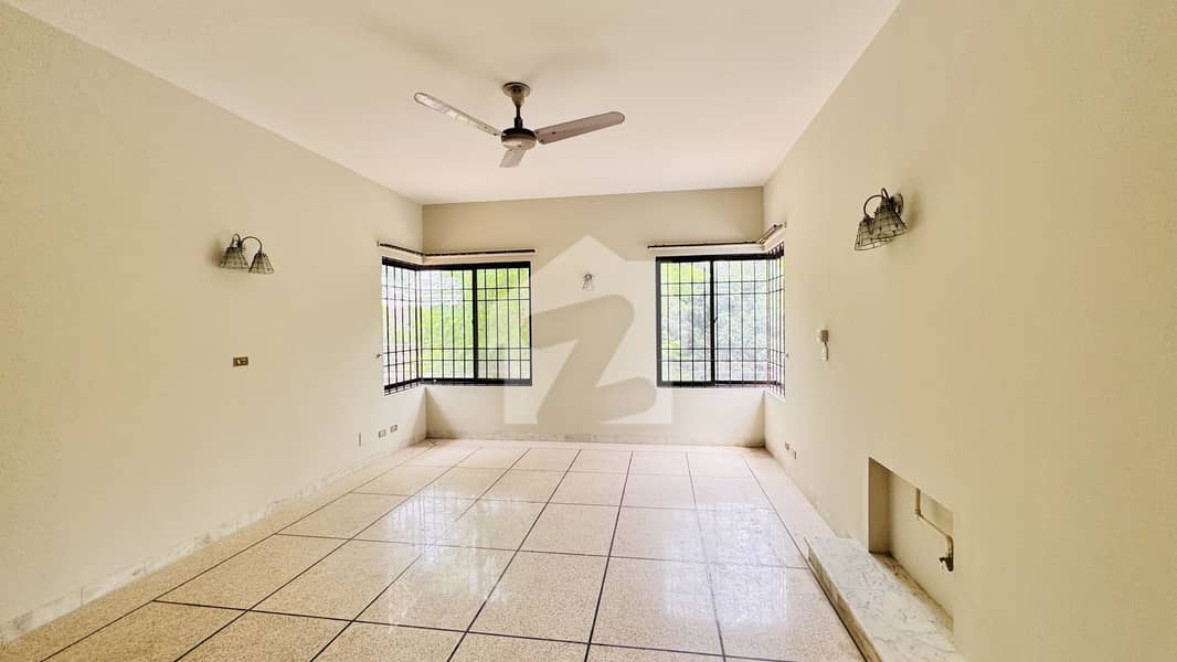 5 Bedrooms Triple Storey House Available For Rent, 5 Bedrooms Triple Storey House Available For Rent,