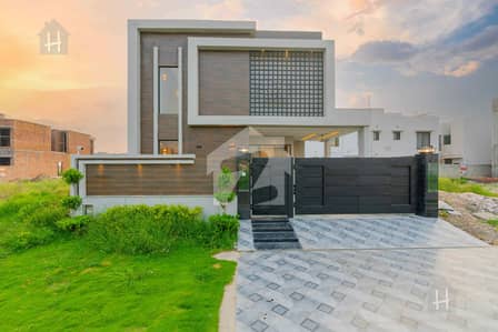 10 Marla Ultra Modern House Available in DHA Phase 5 Lahore