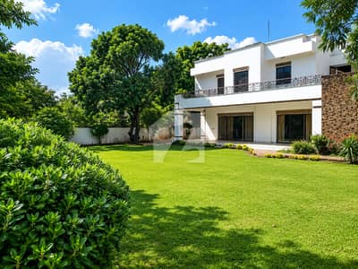 Prime Property Prime Location 4 Kanal Old House