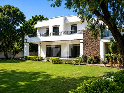 F-6 2000 SQYD Old Livable House Is For SALE