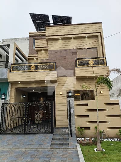 5 Marla Ultra modern house for sale with 7 KW sollar hybrid system and 3 bed room and double kitchen
