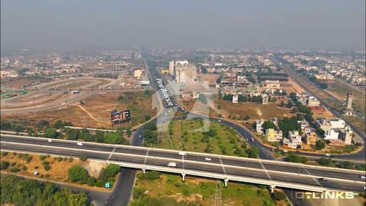 پائن ایونیو لاہور میں 4 مرلہ کمرشل پلاٹ 5.9 کروڑ میں برائے فروخت۔