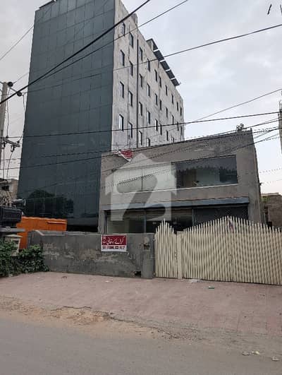 جوہر ٹاؤن لاہور میں 1 کنال Studio عمارت 5.5 لاکھ میں کرایہ پر دستیاب ہے۔