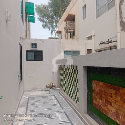 10 Marla Decent Owner Build House Available For Sale In Central Park