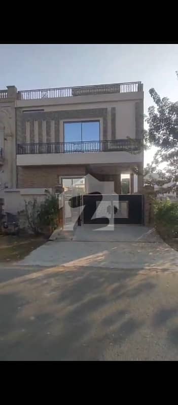 ڈی ایچ اے 9 ٹاؤن ۔ بلاک سی ڈی ایچ اے 9 ٹاؤن,ڈیفنس (ڈی ایچ اے),لاہور میں 4 کمروں کا 5 مرلہ مکان 1.4 لاکھ میں کرایہ پر دستیاب ہے۔ ڈی ایچ اے 9 ٹاؤن ۔ بلاک سی ڈی ایچ اے 9 ٹاؤن,ڈیفنس (ڈی ایچ اے),لاہور میں 4 کمروں کا 5 مرلہ مکان 1.4 لاکھ میں کرایہ پر دستیاب ہے۔