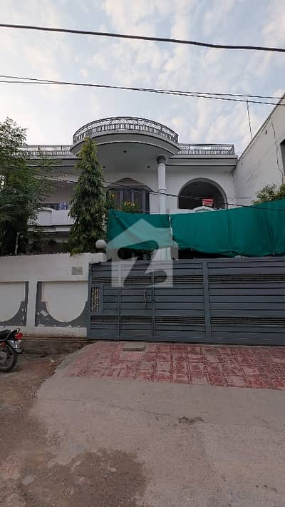 OLD HOUSE FOR SALE DEFENCE ROAD NEAR KHAWAJA. CORPORATION chowk