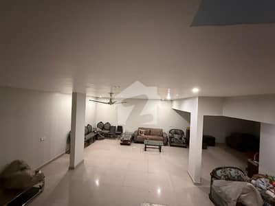 ڈی ایچ اے فیز 8 ڈی ایچ اے ڈیفینس,کراچی میں 4 کمروں کا 6 مرلہ مکان 3.25 لاکھ میں کرایہ پر دستیاب ہے۔