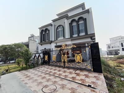 10 Marla Spanish House Near to Park For Sale 10 Marla Spanish House Near to Park For Sale