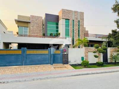 بحریہ ٹاؤن سیکٹر A بحریہ ٹاؤن,لاہور میں 8 کمروں کا 2 کنال مکان 15.0 کروڑ میں برائے فروخت۔