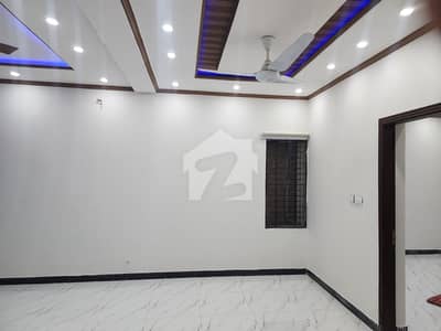 سوان گارڈن اسلام آباد میں 4 کمروں کا 8 مرلہ مکان 1.15 لاکھ میں کرایہ پر دستیاب ہے۔