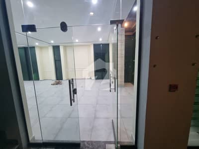 بحریہ ٹاؤن فیز 7 بحریہ ٹاؤن راولپنڈی,راولپنڈی میں 9 مرلہ Studio دفتر 2.0 لاکھ میں کرایہ پر دستیاب ہے۔