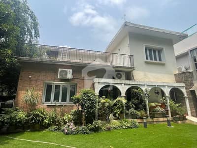 533 Sq Yd Corner House For Sale