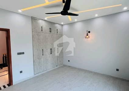 5 MARLA MODERN STYLE DESIGNER HOUSE AVAILABLE FOR SALE IN CENTRAL PARK HOUSING SCHEME LAHORE