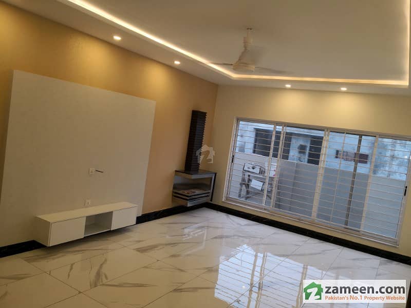 Brand New Kanal 6 Bed House       For Sale