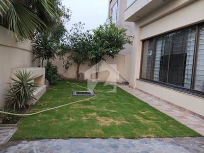 ڈی ایچ اے فیز 7 ڈی ایچ اے ڈیفینس,لاہور میں 5 کمروں کا 1 کنال مکان 3.4 لاکھ میں کرایہ پر دستیاب ہے۔