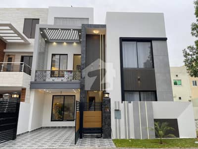 5 MARLA BRAND NEW HOUSE FOR SALE IN VALENCIA TOWN FACING PARK 5 MARLA BRAND NEW HOUSE FOR SALE IN VALENCIA TOWN FACING PARK