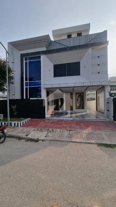 ٹاپ سٹی 1 - بلاک ڈی ٹاپ سٹی 1,اسلام آباد میں 5 کمروں کا 10 مرلہ مکان 5.3 کروڑ میں برائے فروخت۔