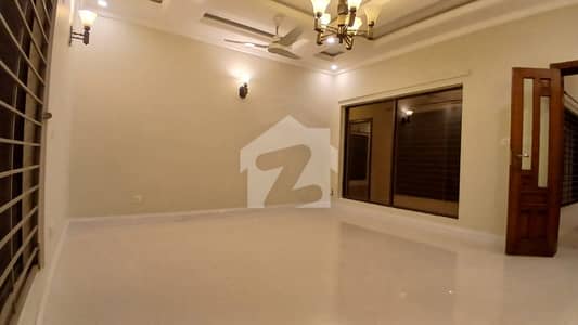 ایف ۔ 10 اسلام آباد میں 7 کمروں کا 1 کنال مکان 5.3 لاکھ میں کرایہ پر دستیاب ہے۔