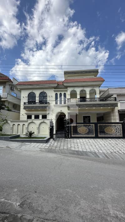 سوان گارڈن ۔ بلاک ایف سوان گارڈن,اسلام آباد میں 7 کمروں کا 1 کنال مکان 7.25 کروڑ میں برائے فروخت۔ سوان گارڈن ۔ بلاک ایف سوان گارڈن,اسلام آباد میں 7 کمروں کا 1 کنال مکان 7.25 کروڑ میں برائے فروخت۔