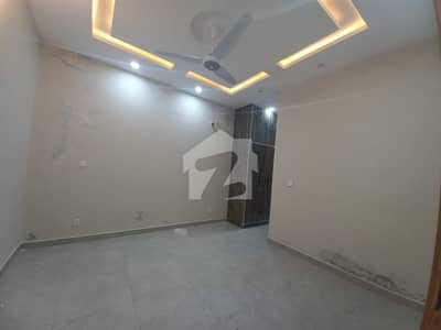 Upper Portion Of 5 Marla Is Available For Rent In Bahria Town Phase 8 - Safari Valley