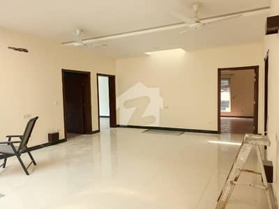 ایف ۔ 6 اسلام آباد میں 1 کنال Studio بالائی پورشن 7.0 لاکھ میں کرایہ پر دستیاب ہے۔