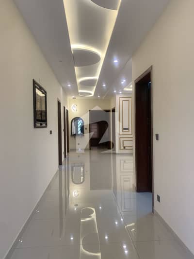 1 Kanal Corner Brand New Upper Portion