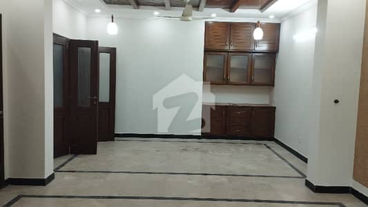 ای ۔ 11 اسلام آباد میں 3 کمروں کا 16 مرلہ بالائی پورشن 1.5 لاکھ میں کرایہ پر دستیاب ہے۔