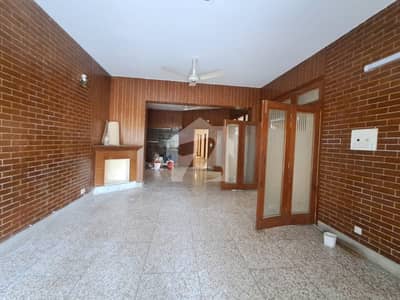 ایف ۔ 10 اسلام آباد میں 5 کمروں کا 1 کنال مکان 3.75 لاکھ میں کرایہ پر دستیاب ہے۔ ایف ۔ 10 اسلام آباد میں 5 کمروں کا 1 کنال مکان 3.75 لاکھ میں کرایہ پر دستیاب ہے۔