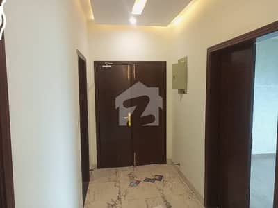 10 MARLA 3 BEDROOMS APARTMENT AVAILABLE FOR RENT