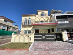 بحریہ انکلیو - سیکٹر سی 2 بحریہ انکلیو,بحریہ ٹاؤن,اسلام آباد میں 5 کمروں کا 10 مرلہ مکان 5.25 کروڑ میں برائے فروخت۔