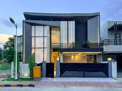 Luxurious Designer House available For Sale
