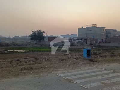 ڈی ایچ اے فیز 6 - بلاک ای ڈی ایچ اے فیز 6,ڈی ایچ اے ڈیفینس,لاہور میں 2 کنال رہائشی پلاٹ 13.5 کروڑ میں برائے فروخت۔ ڈی ایچ اے فیز 6 - بلاک ای ڈی ایچ اے فیز 6,ڈی ایچ اے ڈیفینس,لاہور میں 2 کنال رہائشی پلاٹ 13.5 کروڑ میں برائے فروخت۔