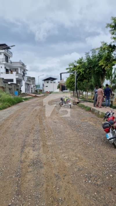 ٹاپ سٹی 1 - بلاک آئی ٹاپ سٹی 1,اسلام آباد میں 1 کنال رہائشی پلاٹ 2.5 کروڑ میں برائے فروخت۔