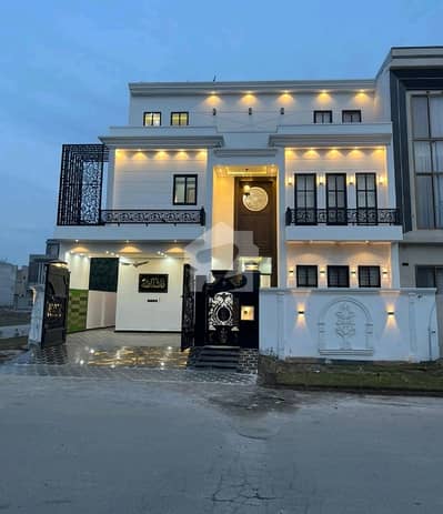 Prime Location In Garden Town Of Garden Town, A 10 Marla House Is Available