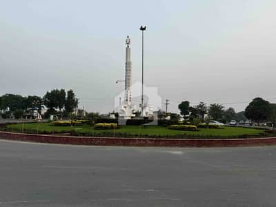 1 KANAL FACING PARK PLOT FOR SALE IN SECTOR A, ENGINEERS TOWN, DEFENCE ROAD, LAHORE