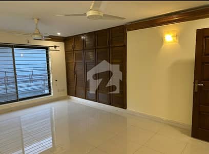 E-11 kanal UPPER Portion For Rent
